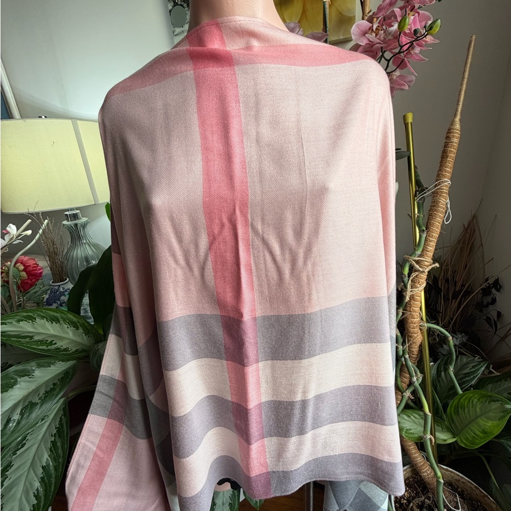 Burberry Wrap Shawl Scarf. - Picture 8 of 16